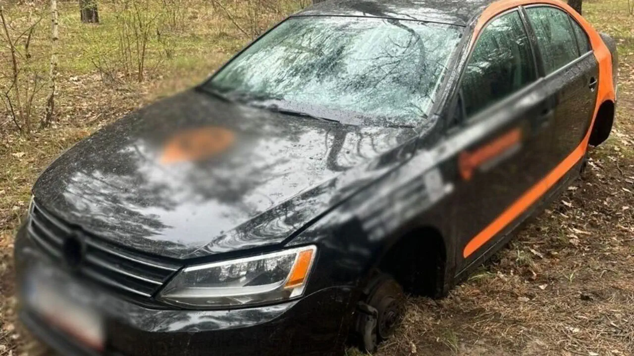 В Киеве студенты угнали арендованный автомобиль и разобрали его в лесу