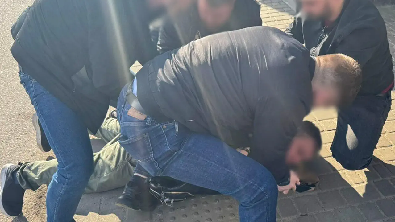В Киеве задержали "генерала", который требовал $15 тысяч за выезд военного за границу