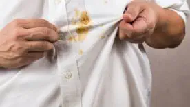 Один кухонний продукт врятує ваш одяг від жирних плям: що потрібно зробити