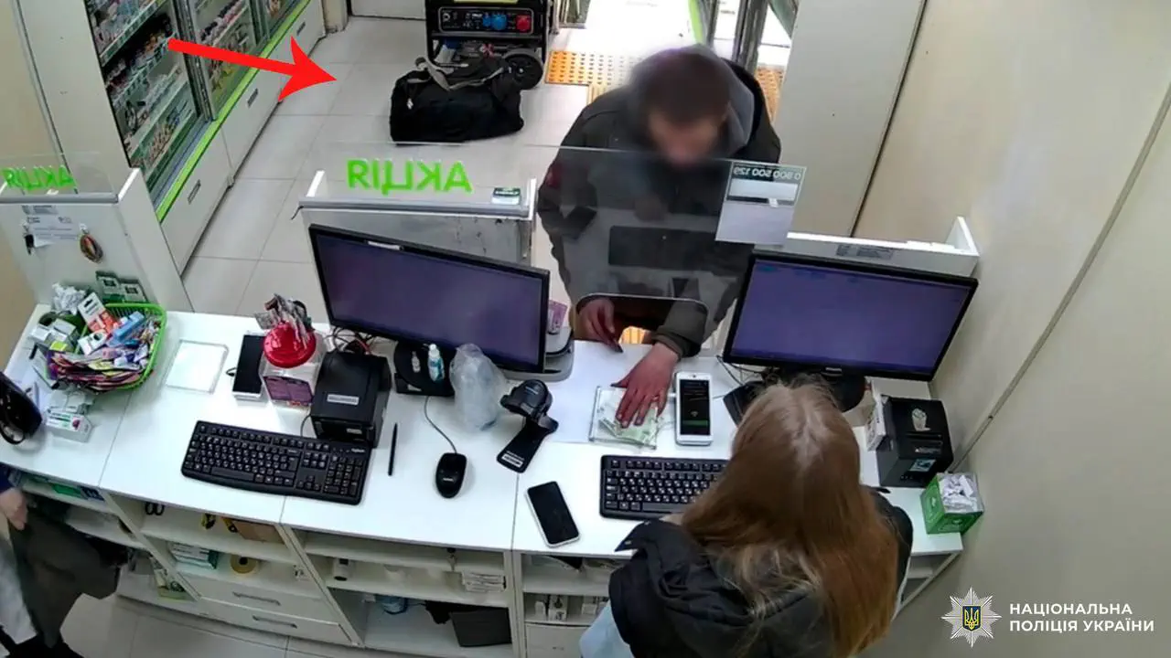 Чоловік залишив сумку з “вибухівкою” в аптеці після відмови продати медикаменти