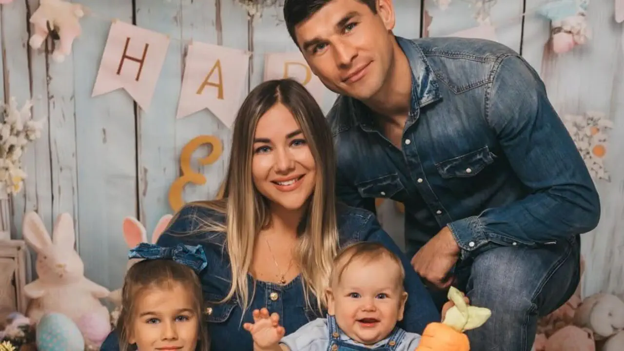 Руслан Малиновский с семьёй