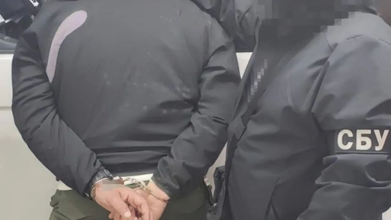Сотрудники ТЦК и заместитель директора предприятия задержаны в Киевской области за помощь уклонистам
