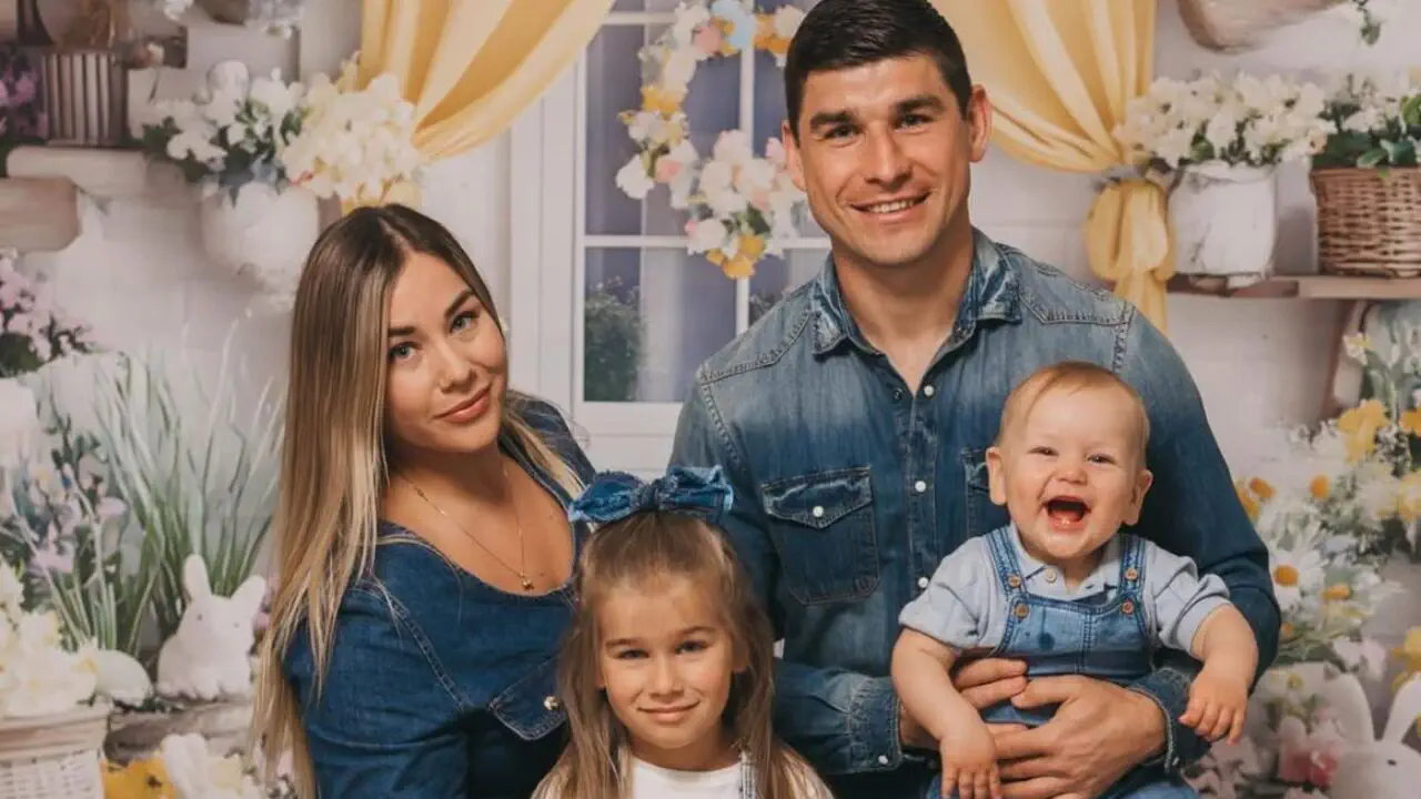 Руслан Малиновский с семьёй