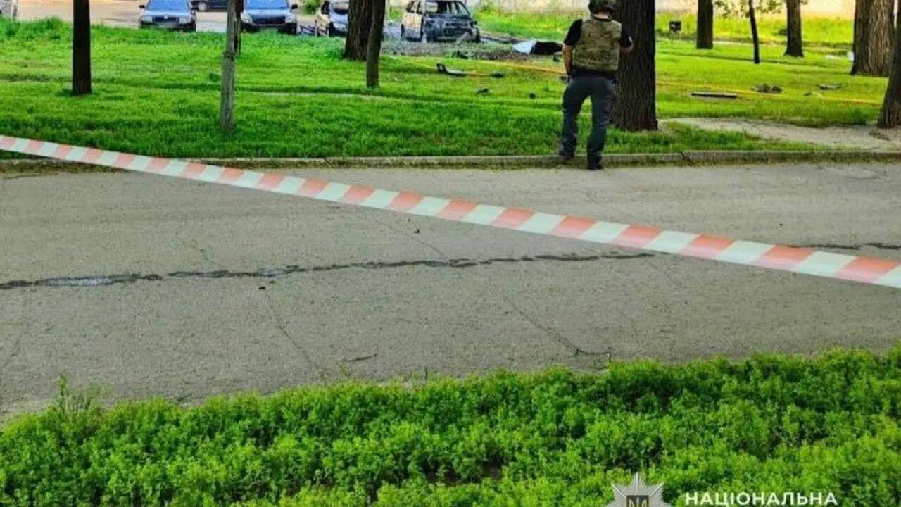 В Днепре взорвалась припаркованная машина: есть пострадавшие