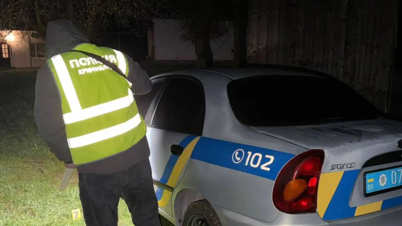 На Косівщині: агресивний чоловік намагався зарізати поліцейського після погроз медикам