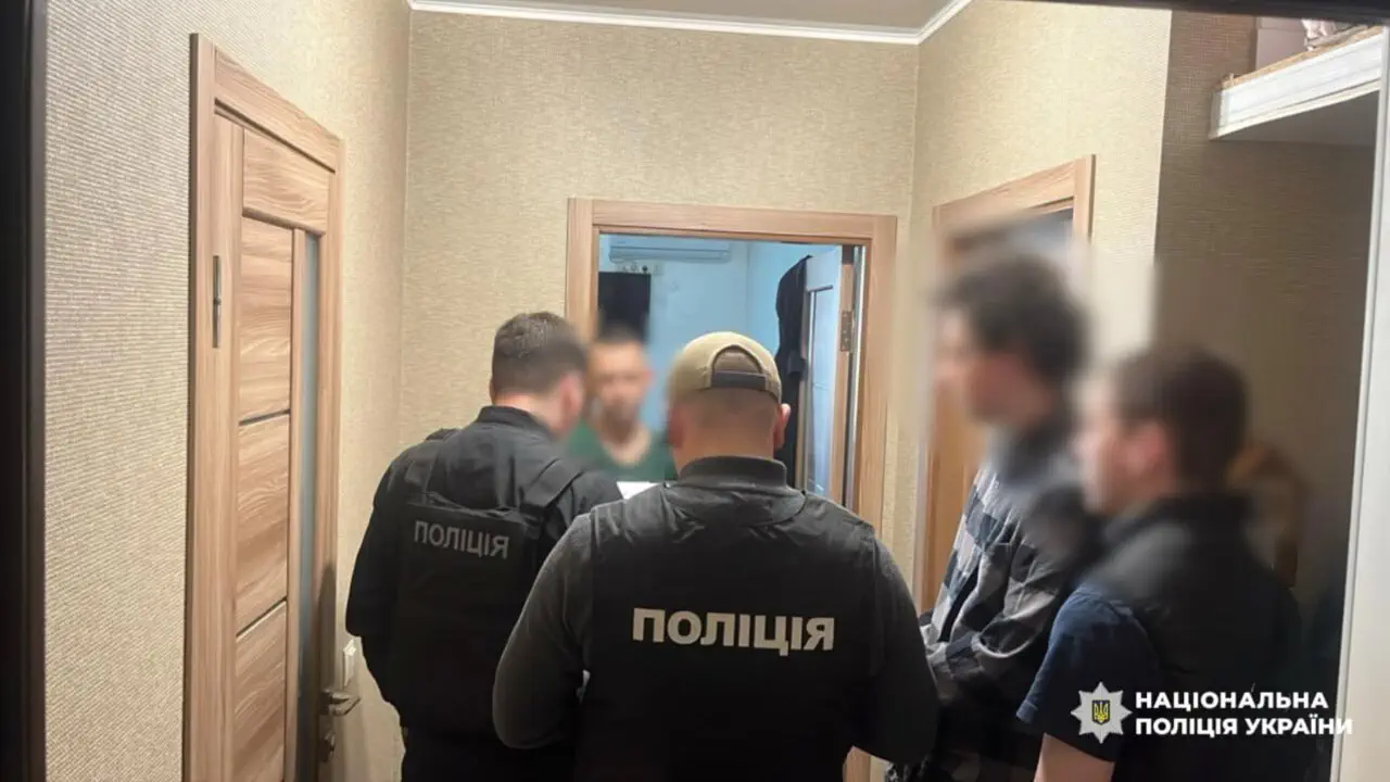 Адвокати та підприємці в списках “на роботу”: поліція викрила підроблене працевлаштування в коледжі