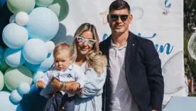 Руслан Малиновский с женой и сыном