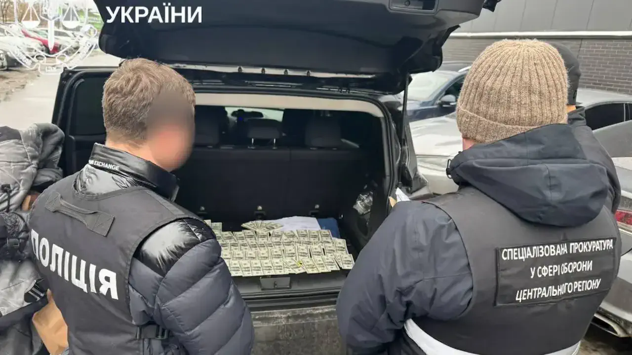 Судитимуть колишнього добровольця, який за $13 000 обіцяв киянину службу в тиловій частині