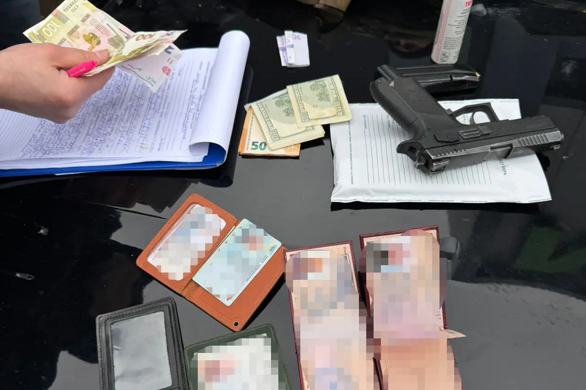 У Києві затримали ділка, який продавав "безпечне" місце в тилу/Фото: ДБР, Офіс Генерального прокурора