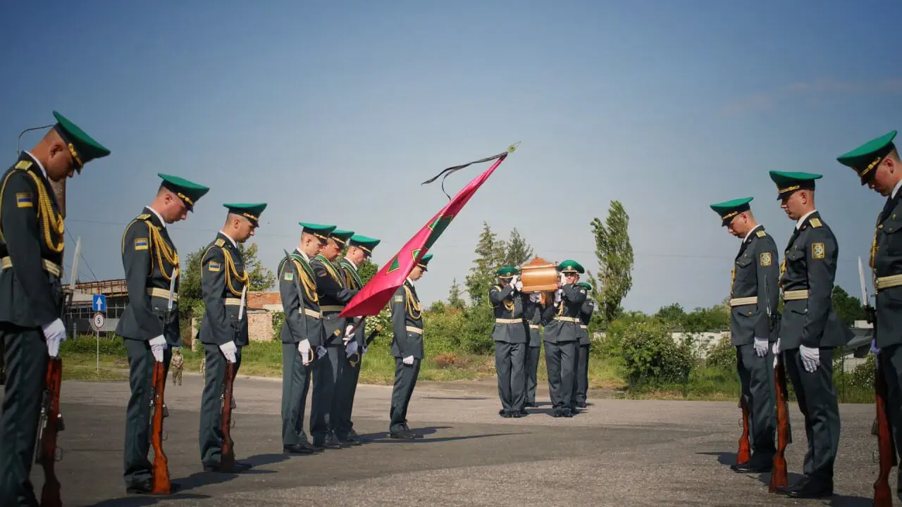 Возвращение домой после десятилетий: прах Андрея Мельника встретили в Украине