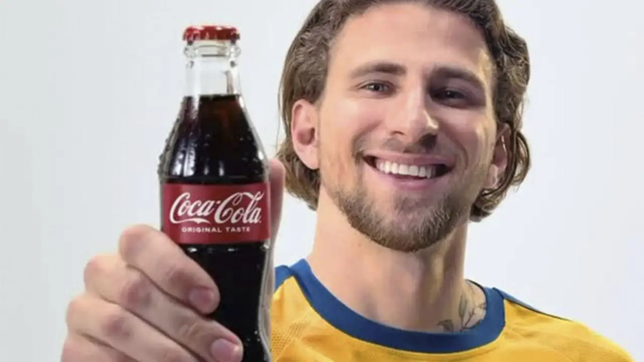 Забарний потрапив у скандал у Франції: фанатів обурила реклама Coca-Cola