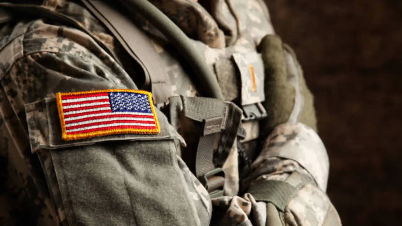 США шлють війська до Польщі, перехоплення літака Британії, бунт у Конго та мито Ірану