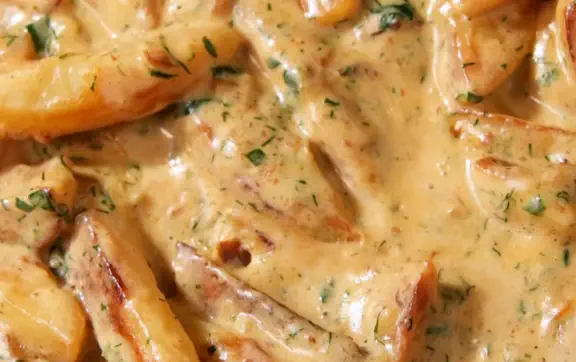 Картофель с чесноком и сыром: быстрый ужин, который захочется повторить