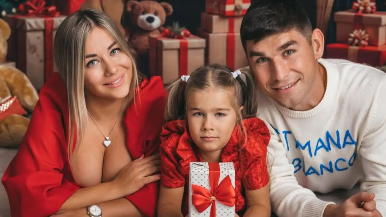 Руслан Маліновський з дружиною та донькою
