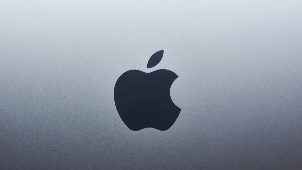 Без кнопки Action и слота для SIM-карты: Apple радикально переосмыслила дизайн iPhone Ultra