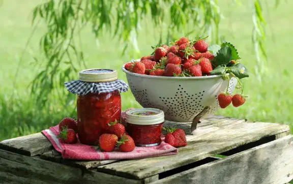 Как приготовить идеальное клубничное варенье: 6 секретов от шеф-поваров