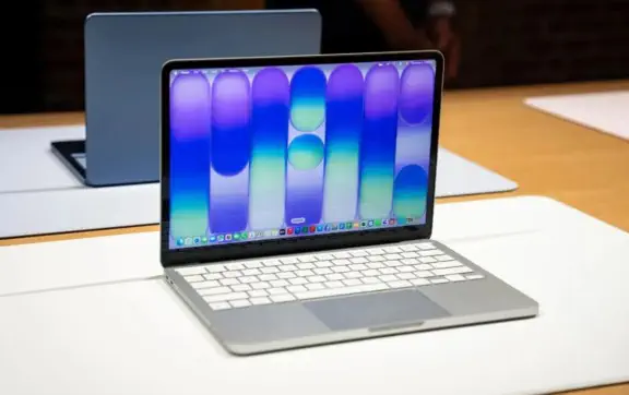 MacBook Neo стал хитом продаж: Apple увеличила производство вдвое