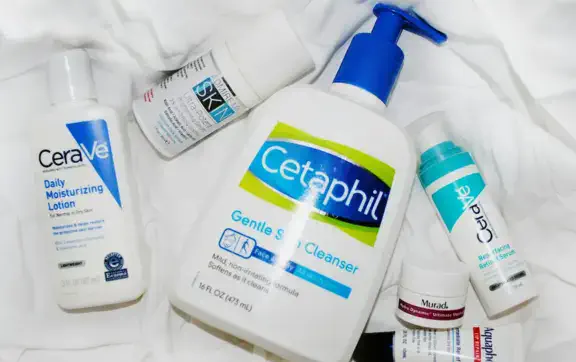 Скандал вокруг CeraVe: действительно ли средства от акне вызывают рак