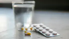 Чем нельзя запивать таблетки: исследования выявили напитки, которые снижают эффективность лекарств