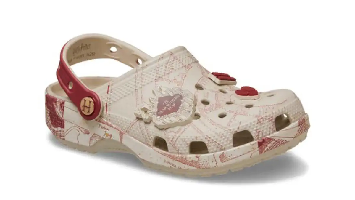 Обувь для волшебников: Crocs превратил легендарную карту из «Гарри Поттера» в стильные сабо