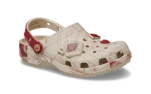 Взуття для чарівників: Crocs перетворив легендарну карту з «Гаррі Поттера» на стильні сабо
