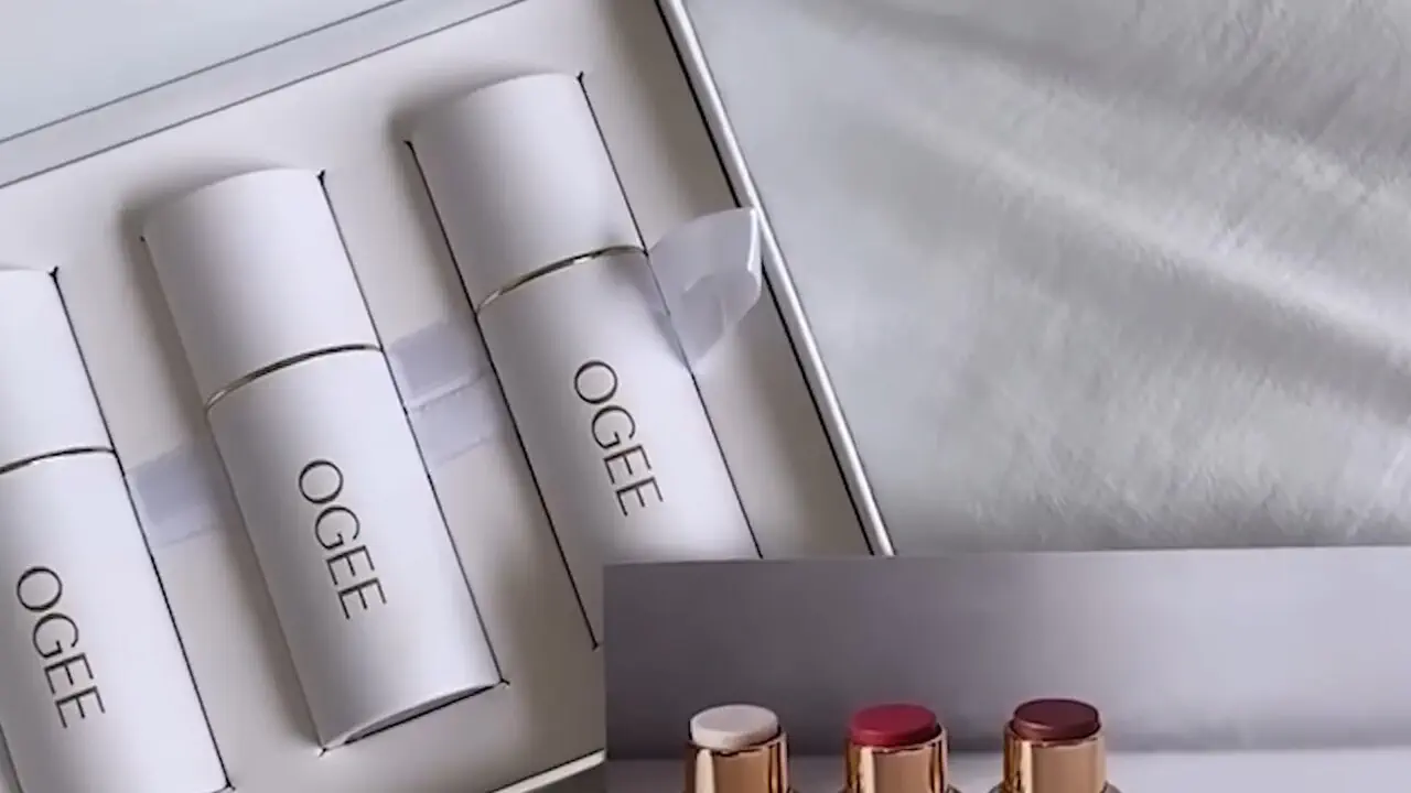 Секрет естественного омоложения: органические стики OGEE создают безупречный макияж за считанные минуты