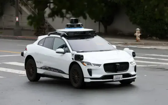 Помилка у пріоритетах безпеки: Waymo обмежує рух своїх безпілотників на автомагістралях США