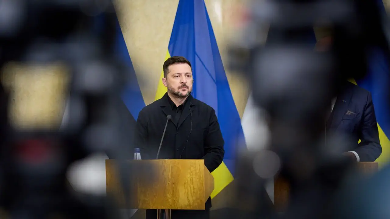 Король, президенти та Зеленський: чий костюм краще? МЕТА-аналіз стилю з академічною дизайнеркою