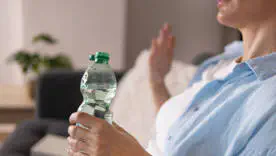 Скільки води потрібно в день та що краще пити перед сном