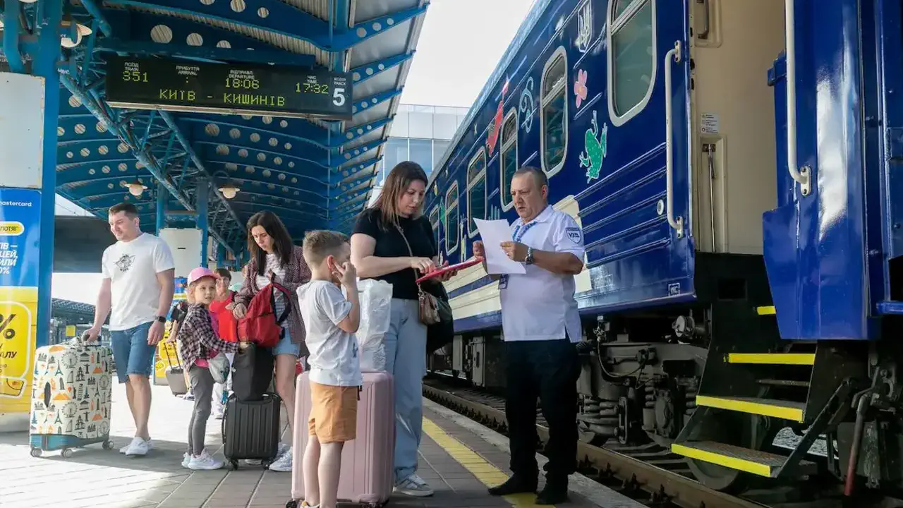 "Укрзализныця" объявила войну "зайцам": как быстро купить билеты на поезд в приложении