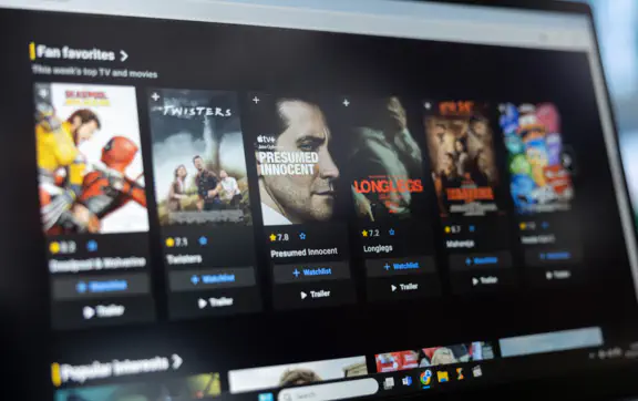 Что посмотреть на Netflix в июле: самые ожидаемые фильмы и сериалы месяца