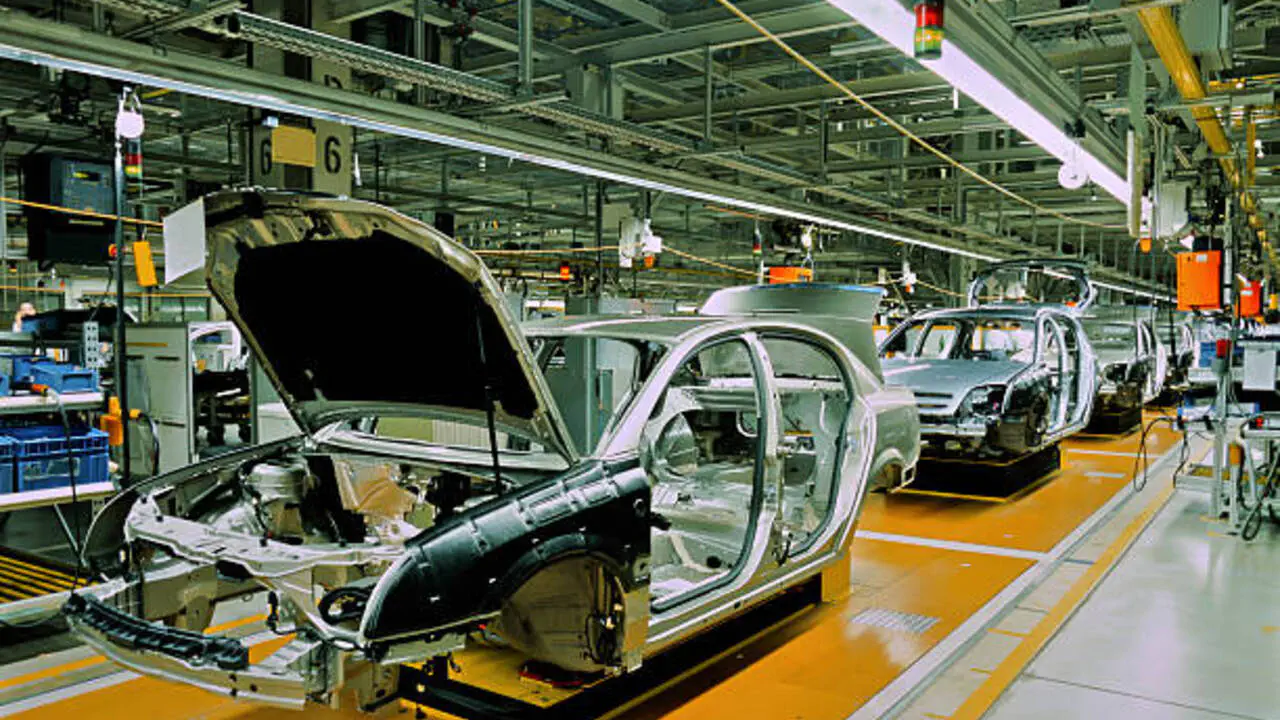 Ford визнав провал автоматизації: компанія терміново повертає 350 досвідчених інженерів