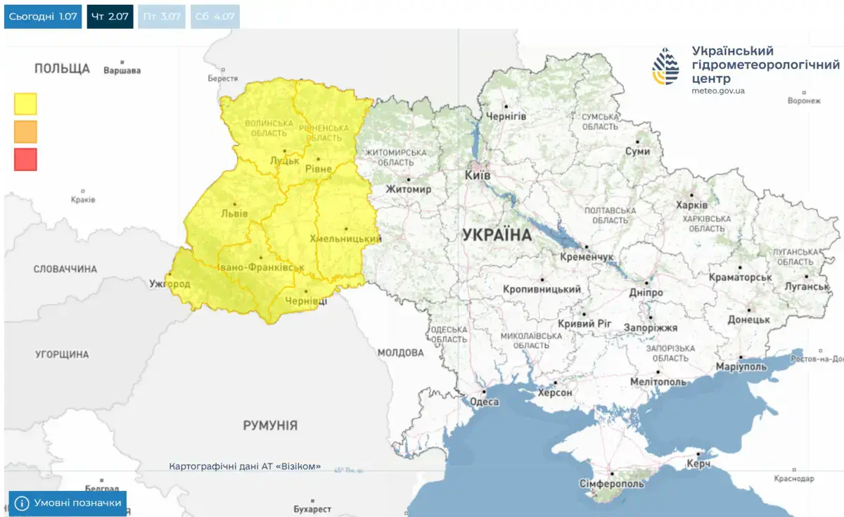 УкрГМЦ предупреждает: на западе Украины ожидаются грозы, град и шквалы