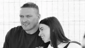 Александр Усик с женой