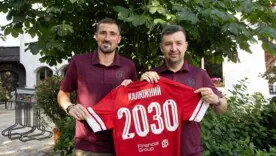 Офіційно. Калюжний визначився з майбутнім і продовжив контракт із Харковом