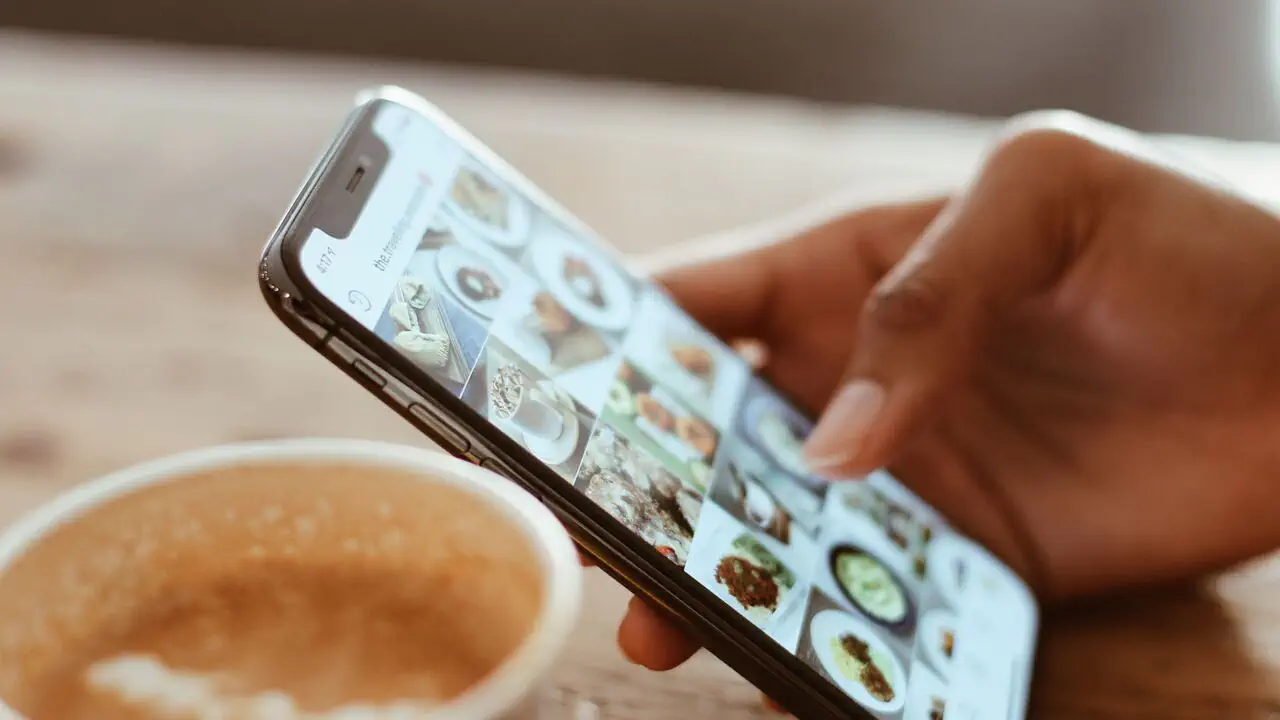 Новий штучний інтелект в Instagram тепер вчиться на публічних фотографіях