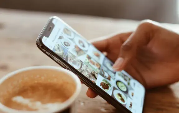 Новий штучний інтелект в Instagram тепер вчиться на публічних фотографіях