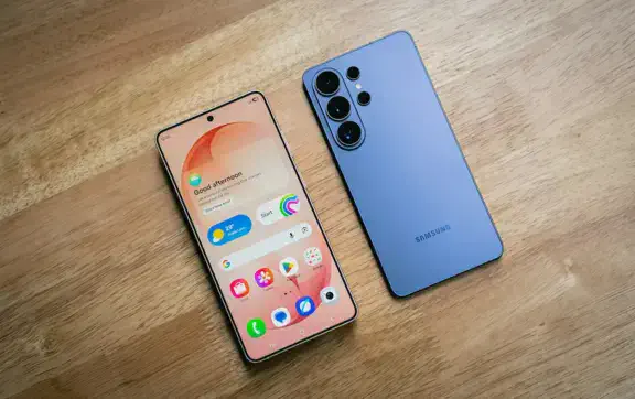 Ринок смартфонів котиться на дно, але не для всіх: Samsung очолив світовий топ завдяки Galaxy S26