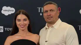 Александр Усик с женой