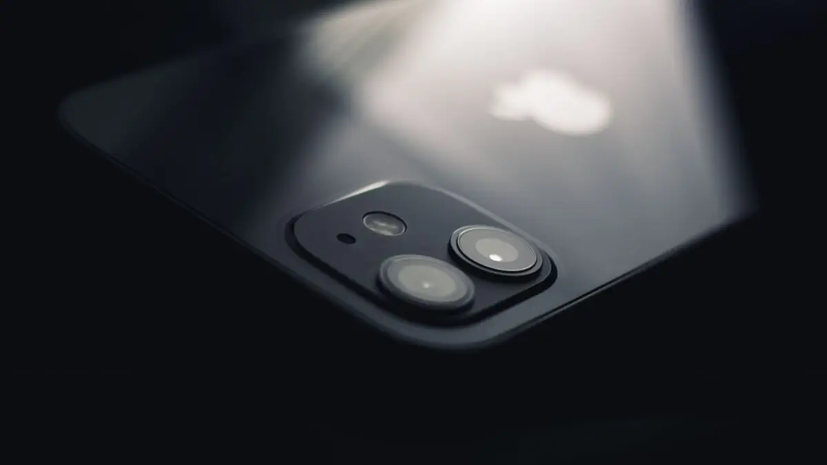 iPhone Fold із двома батареями: що знайшли в коді iOS 27 beta