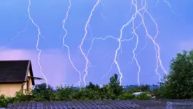 Під впливом гроз відбуваються зміни у хімічному складі повітря за рахунок різних хімічних реакцій.