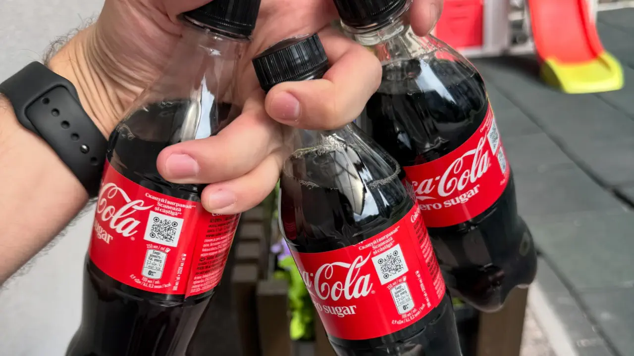 Купил колу — выиграл обед: новая акция от Coca-Cola возвращает вайб 2000-х