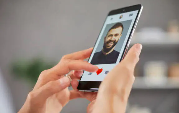 Що написати про себе в Tinder, щоб вами зацікавилися