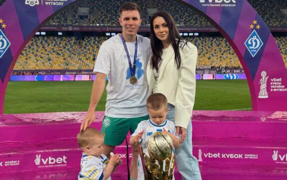 Александр Пихалёнок с семьёй