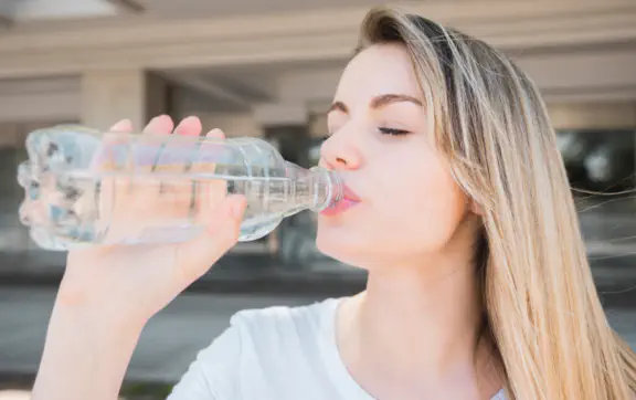 Как приучить себя пить больше воды: самые эффективные советы