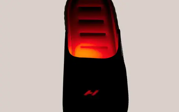 «iPhone для ваших ног»: Nike и Hyperice представили умные шлёпанцы будущего