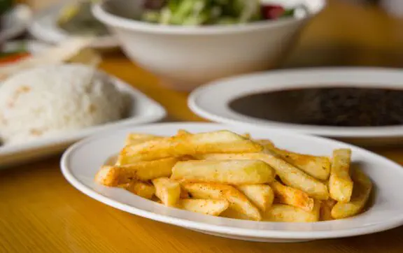 Худшие продукты для ужина, вызывающие бессонницу и дискомфорт