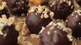 Нежные кокосовые конфеты дома: пошаговый рецепт, который захочется повторить