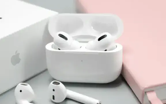 Камеры в AirPods и интеграция с ИИ: Apple готовит премьеру революционных наушников уже в этом году