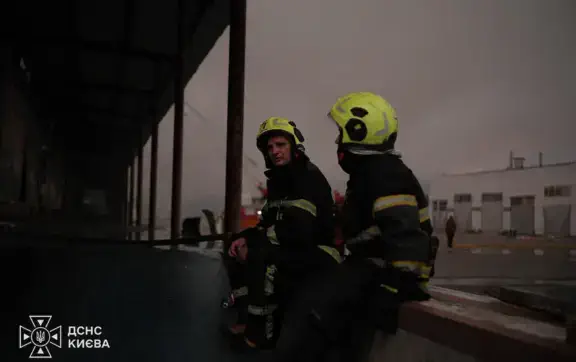 Київ огородив токсичний смог: через обстріли та спеку в місті критично погіршилася якість повітря